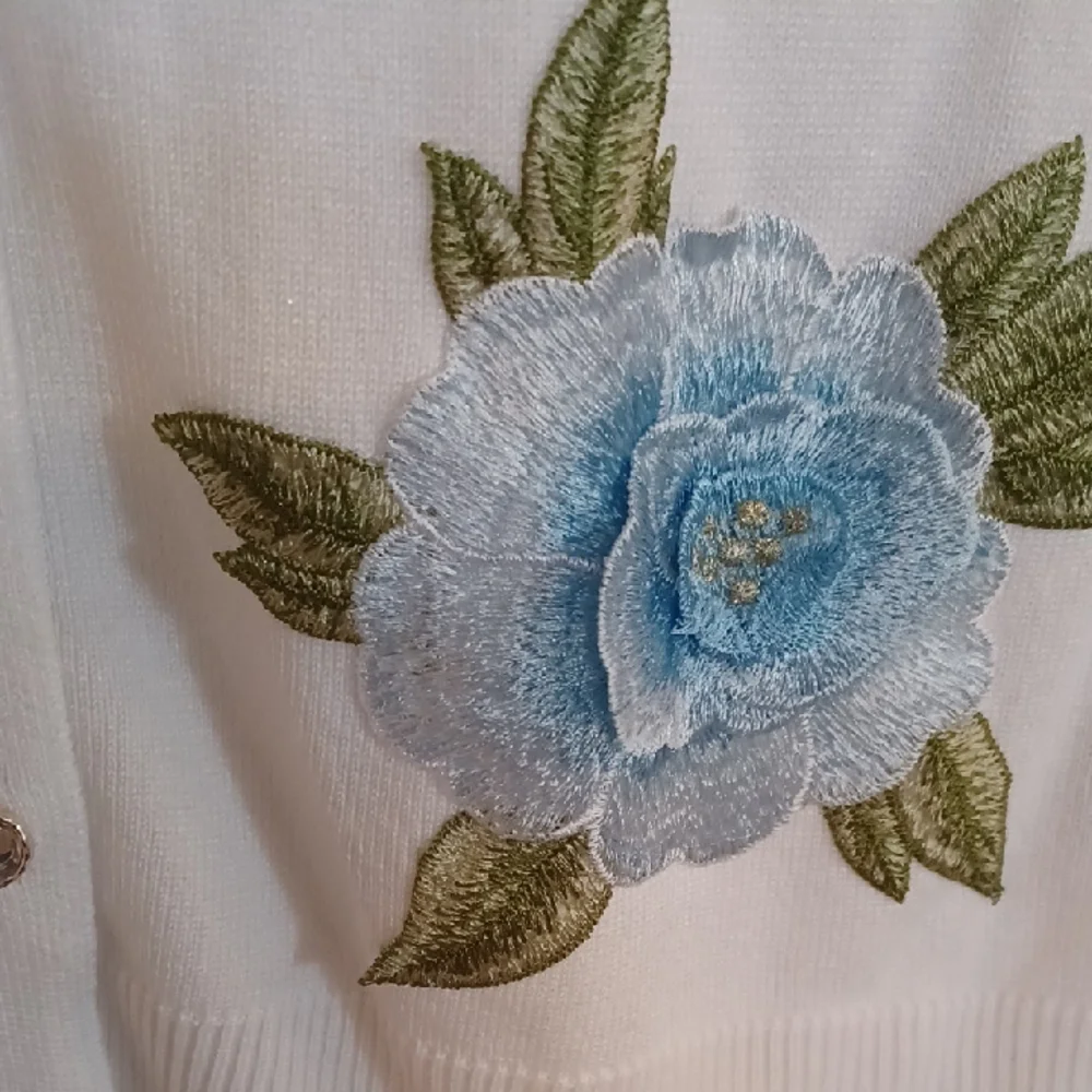 Chic White Cardigan with Blue Floral Appliques. - Picture 4 of 7